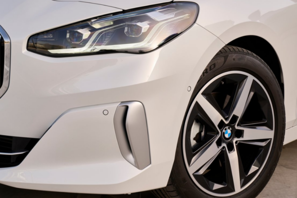 BMW отзывает до 575 000 автомобилей из-за риска возгорания