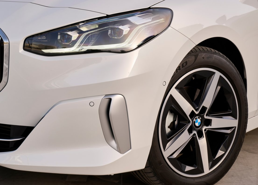 BMW отзывает до 575 000 автомобилей из-за риска возгорания