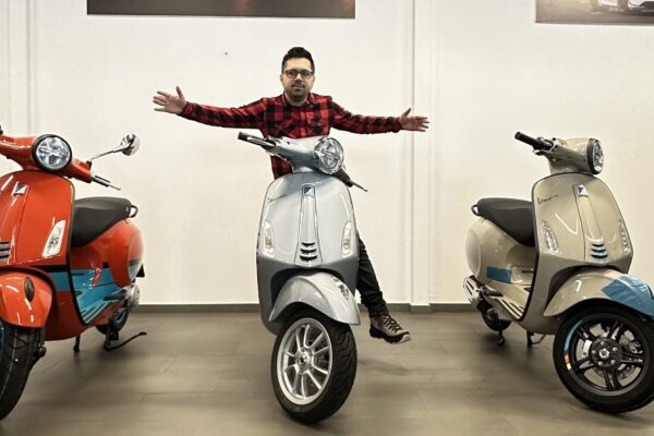 Купите подержанный автомобиль и получите шанс выиграть скутер Vespa Primavera 50. Кампания Śiriac Auto Rollate действительна по всей стране.