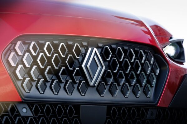 Премии в размере не менее 2498 ЕВРО для сотрудников Renault Group в 2026 году. Сумма снижается второй год подряд