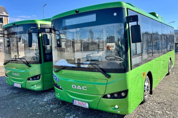 Автомобили DAC возвращаются на румынский рынок. Два электробуса доставлены в город в Румынии