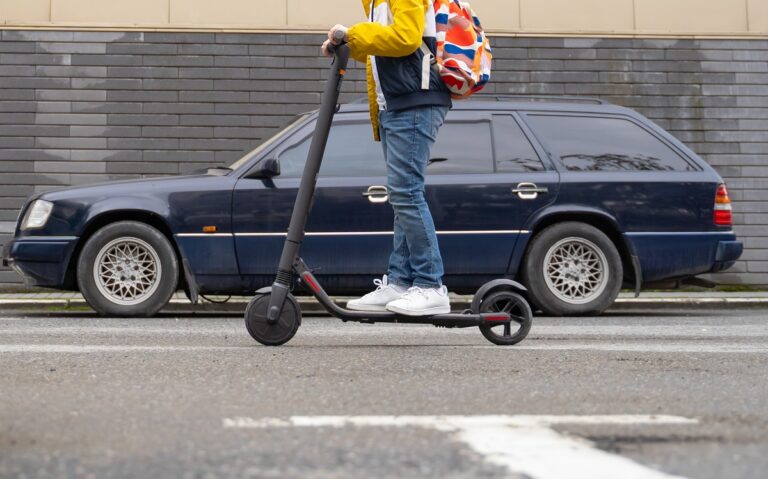 Страна вводит регистрацию скутеров. Штрафы до 400 евро за отсутствие таблички