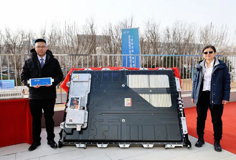 Китайские исследователи разработали первую полутвердотельную батарею. Обещанная автономность в 1000 километров.