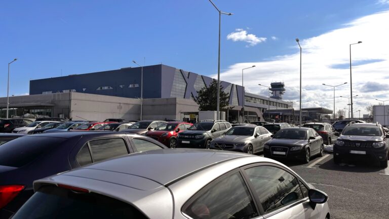 В аэропорту Отопени будет семь зарядных станций для электромобилей