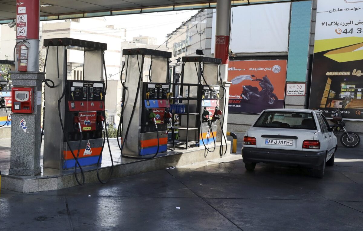 Бензин в Иране практически бесплатный: 0,025 евро/литр. Полный в 60 раз дешевле, чем в Румынии.