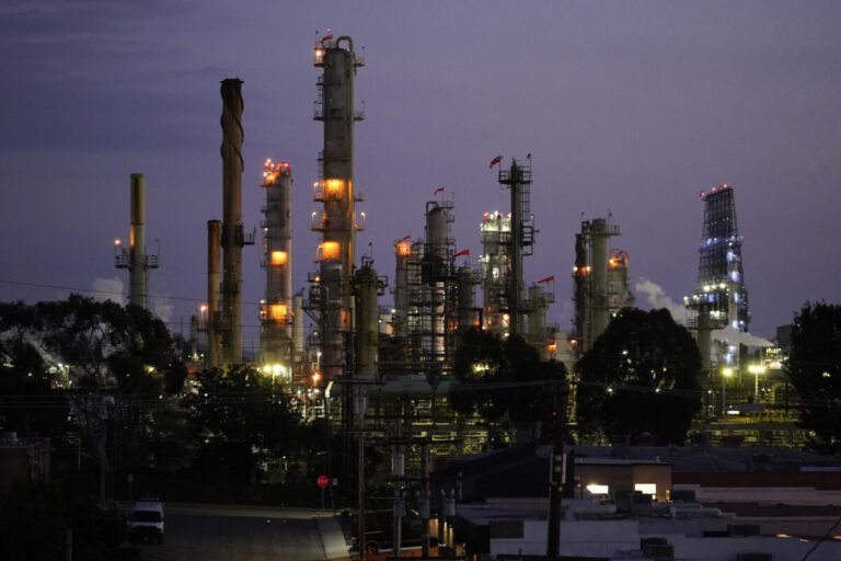 Правительства стран Азии заставляют людей работать из дома, пытаясь сэкономить топливо на фоне войны в Иране