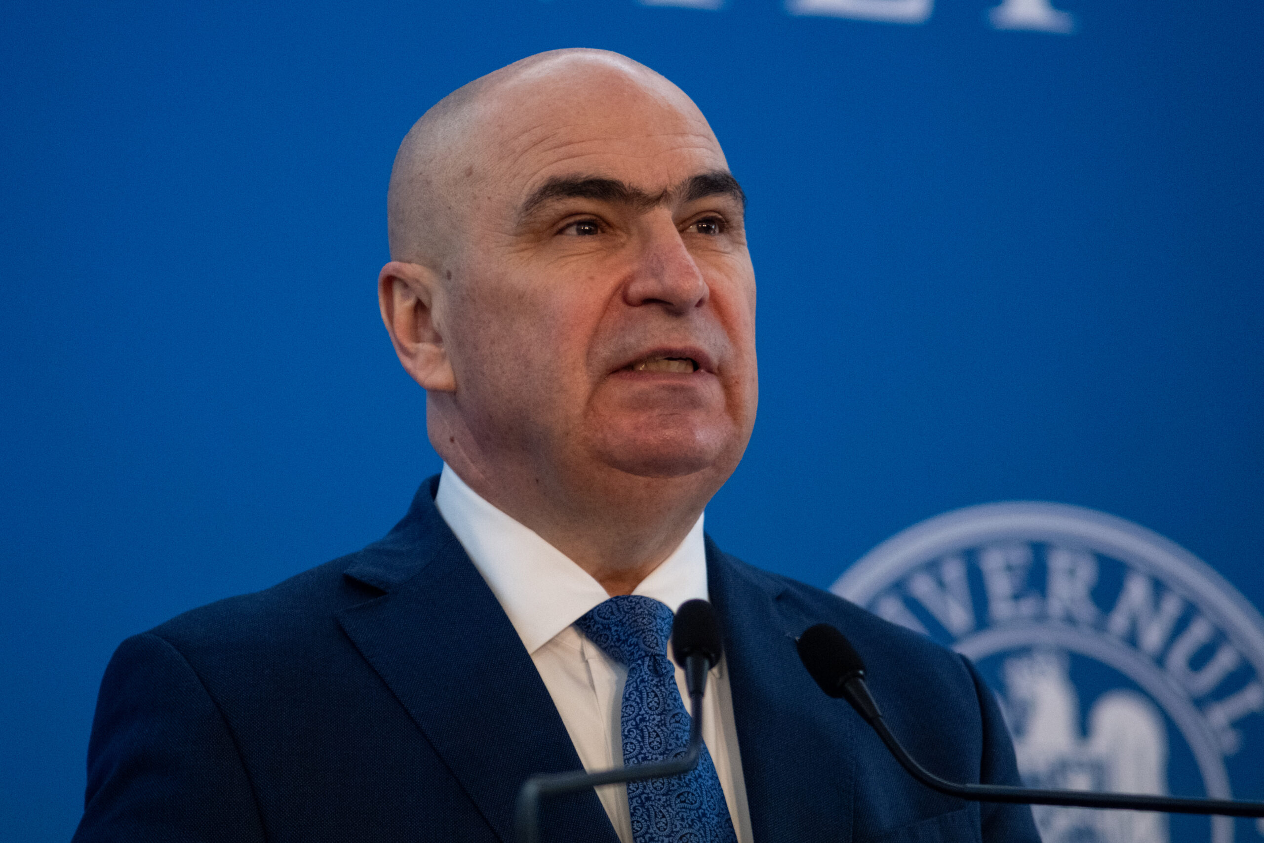 Правительство во главе с Илие Болояном «весьма вероятно» снизит акцизы на топливо на следующей неделе