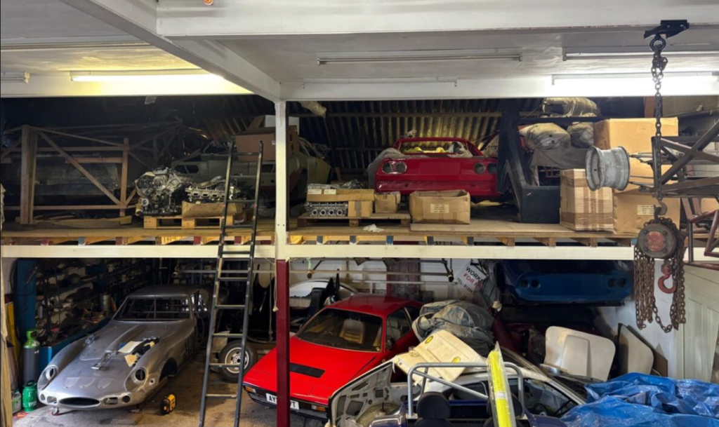 Коллекция Ferrari стоимостью сотни тысяч евро обнаружена в секретной мастерской реставратора в Англии