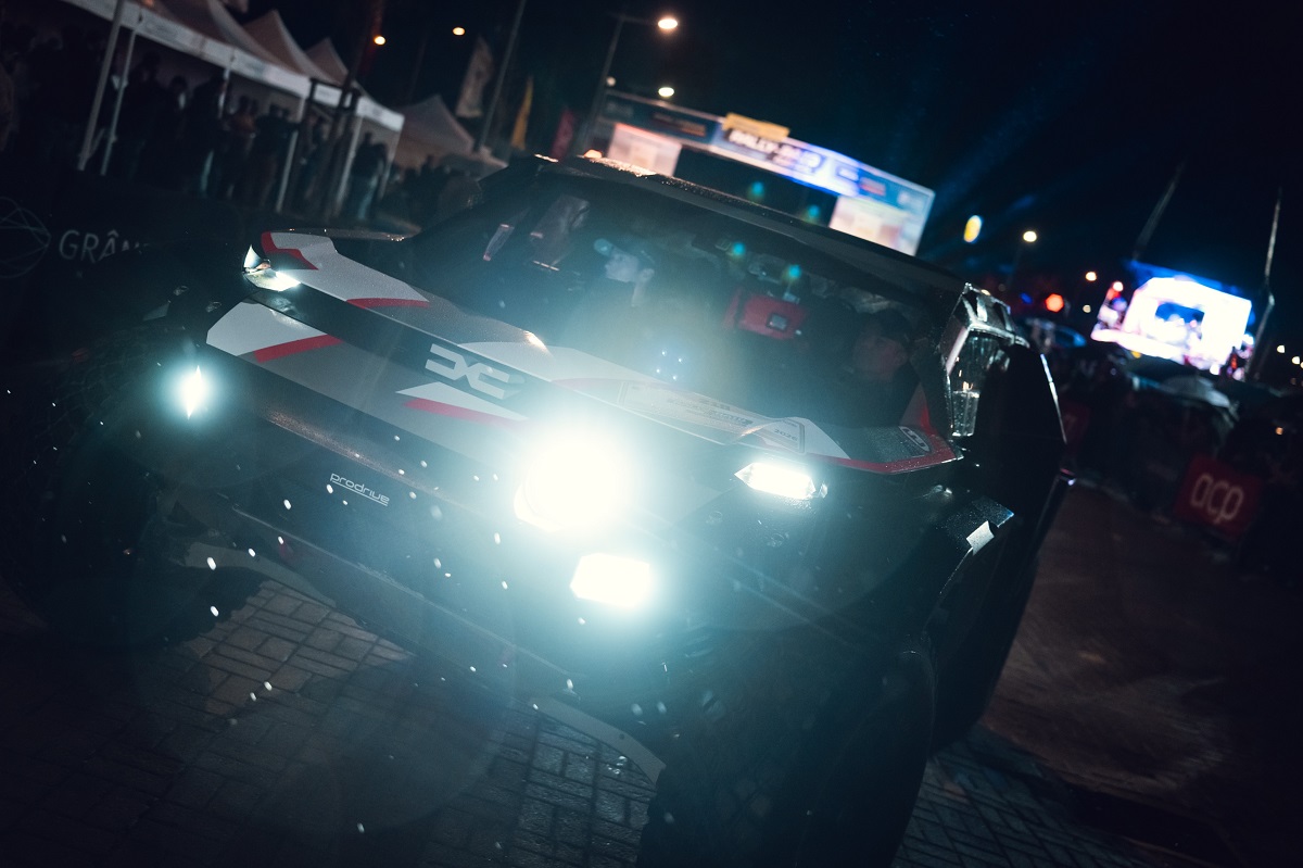 Себастьен Леб выводит Dacia Sandriders на подиум в Португалии. Он отстает от лидера на 28 секунд.