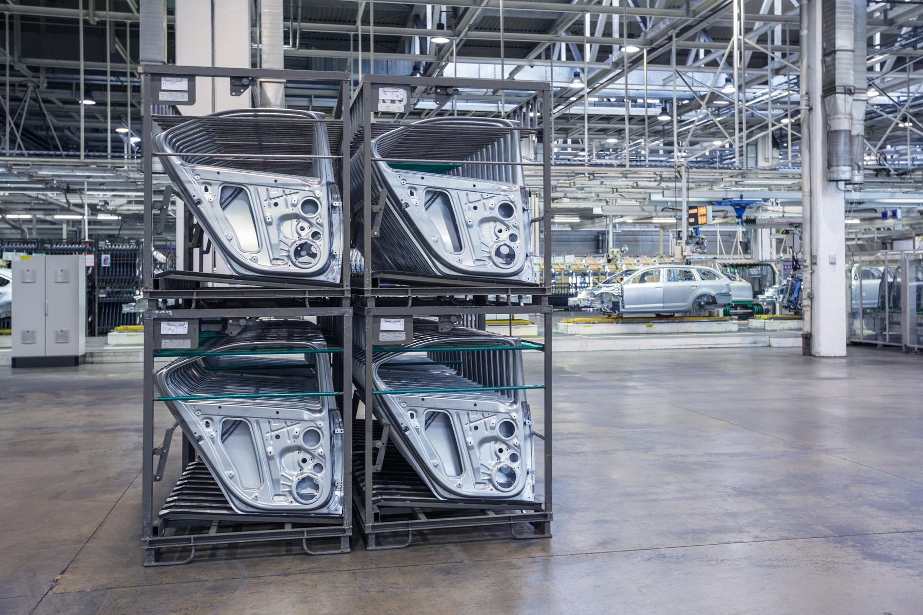 ЭКСКЛЮЗИВ | Румынские автомобильные компании ищут военные контракты на падающем рынке, вызванном топливным кризисом и конкуренцией со стороны Китая. Некоторые компании являются частью экосистем Dacia или Mercedes-Benz.