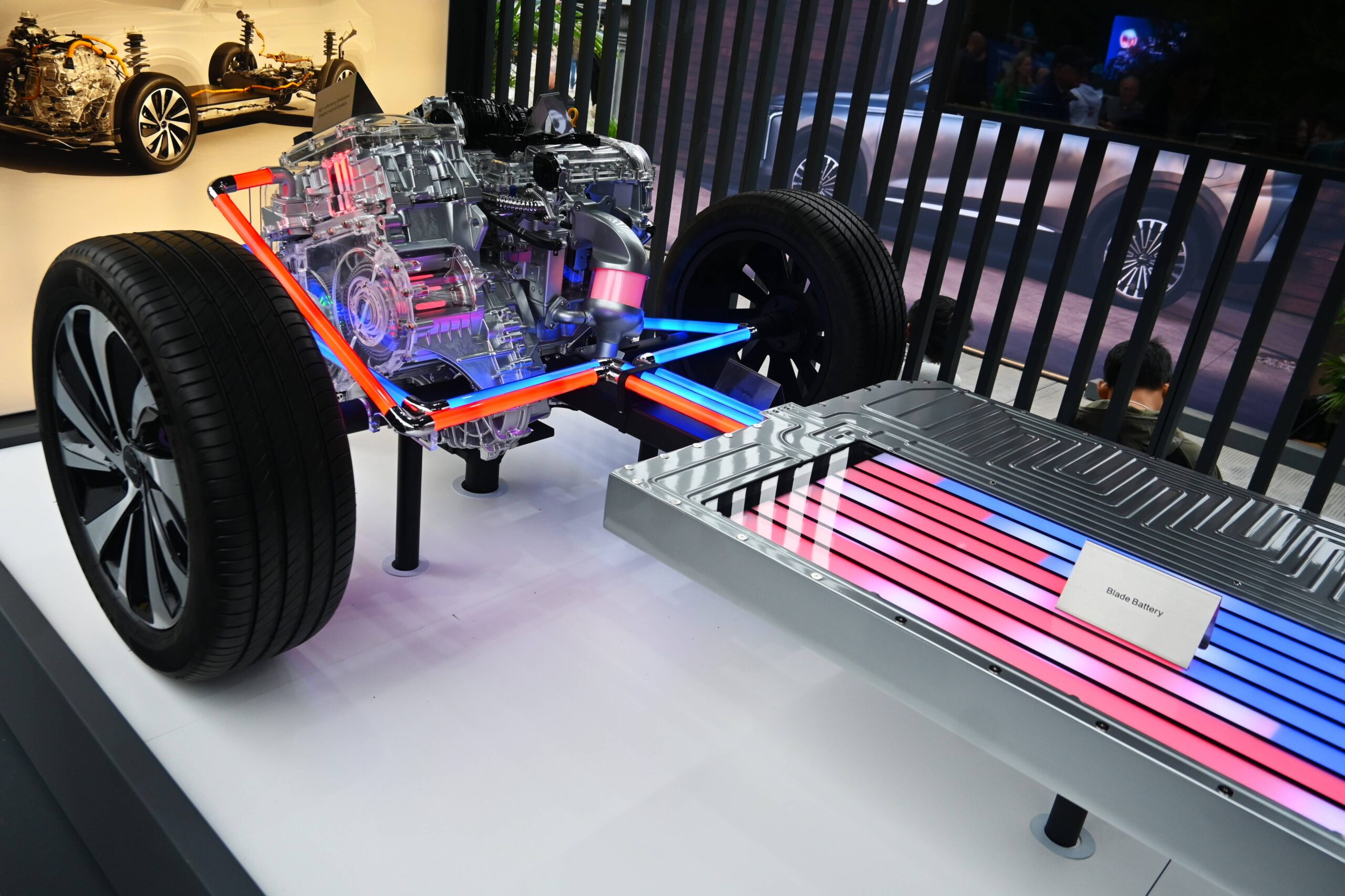 BYD представила свою новую батарею Blade 2.0. Зарядка до 70% всего за пять минут