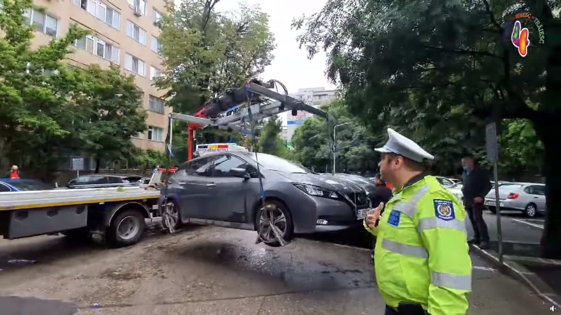 ПДД 2026: Если припаркуешься и закроешь въезд, тоже останешься без машины и с пустыми карманами