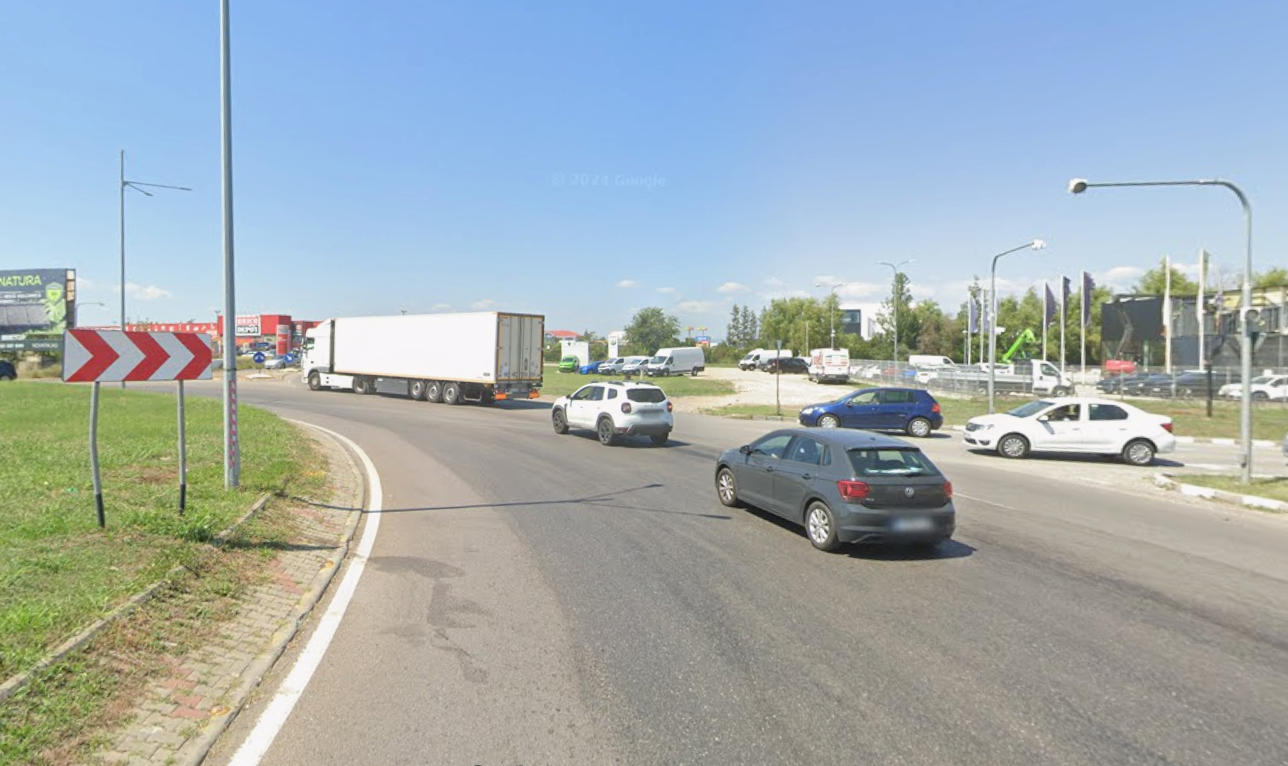 Новый ПДД 2026: разрешен ли поворот налево на кольцевой развязке с правой полосы движения?