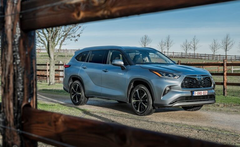 Массовый отзыв Toyota в США. Более 550 000 внедорожников имеют дефекты регулировки сидений