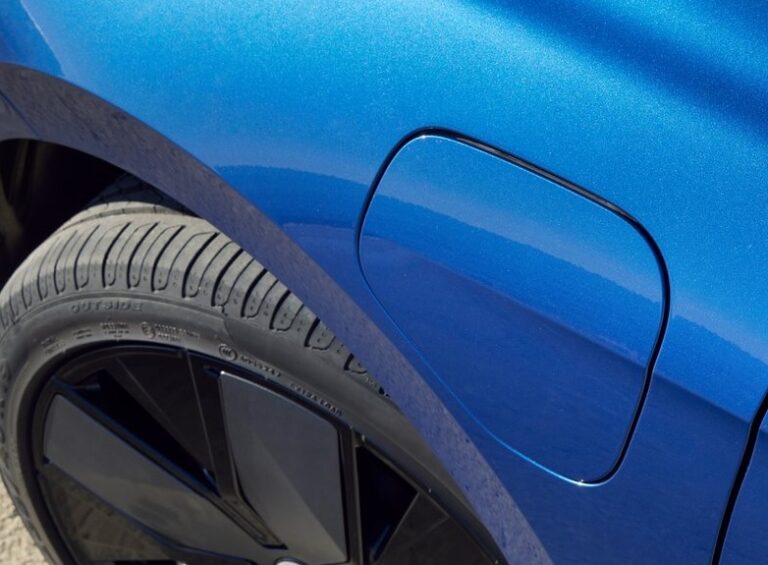 На границе поймали водителя с двумя аккумуляторами, предназначенными для гибридных автомобилей, угнанными из Германии