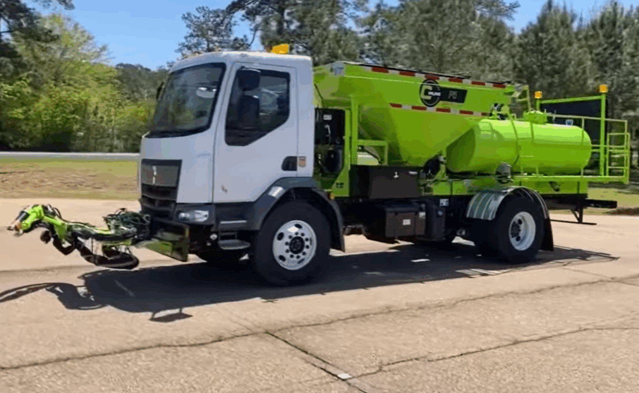 Видео | Американский урок для Румынии: автомобиль, который затыкает выбоины за 2 минуты и которому нужен только водитель