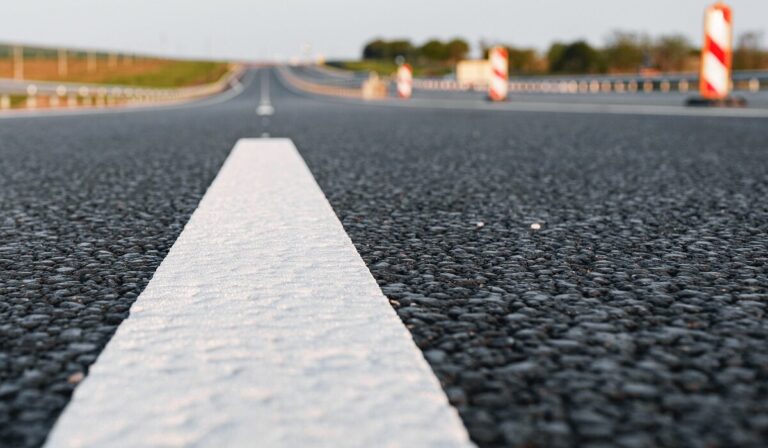 Обгон на сплошной трассе для обгона трактора, телеги или велосипедиста: Что предусматривает новый ПДД 2026