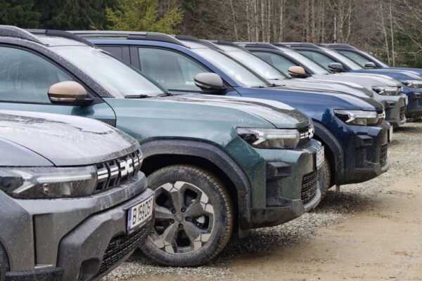 Венгерская пресса: Производство Dacia падает, а Renault меняет стратегию в Европе