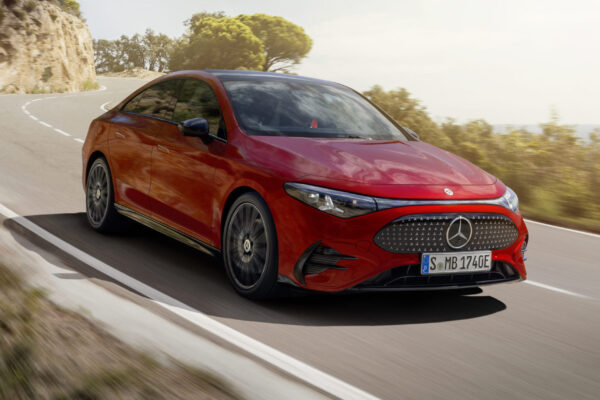 Mercedes-Benz CLA входит в число лидеров компактных автомобилей класса люкс в Европе. Увеличение продаж более чем на 120%