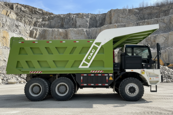 DAC запускает первую в Румынии программу, посвященную электрическим карьерным самосвалам