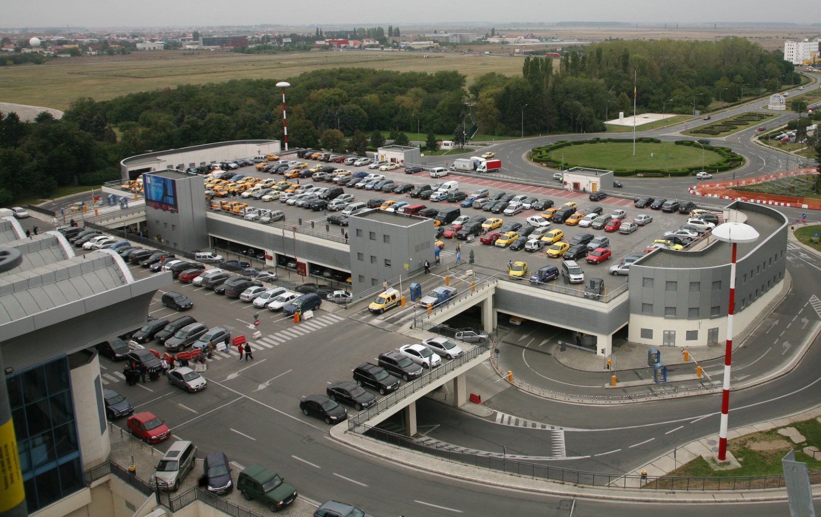 Парковка в терминале прибытия аэропорта Отопени будет объединена