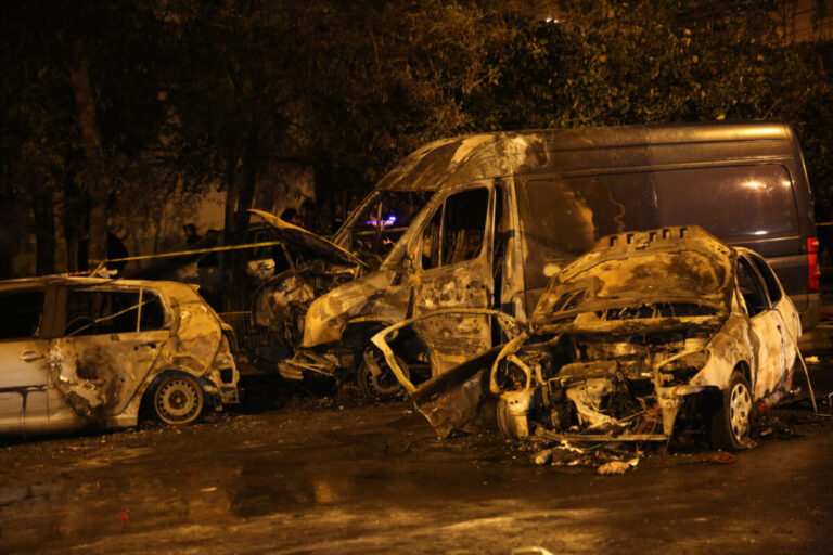 Транспортное средство вышло из-под контроля в Бухаресте: в результате одного удара были повреждены восемь припаркованных автомобилей