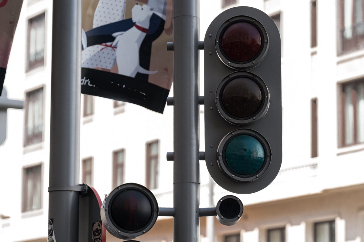 Рим может стать первым городом в Европе, где введут четырехцветный светофор для беспилотных автомобилей