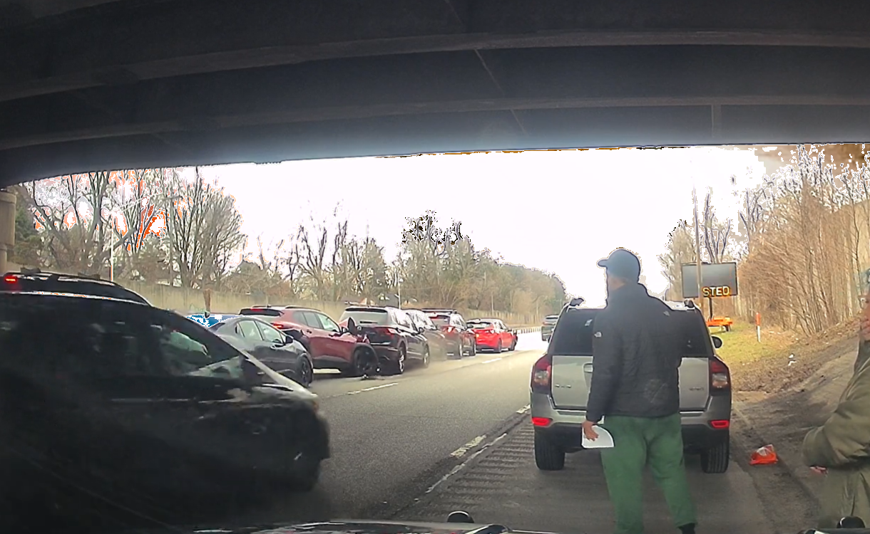 Сколько машин может уничтожить нерадивый водитель одним ударом. Все снималось на видеорегистратор