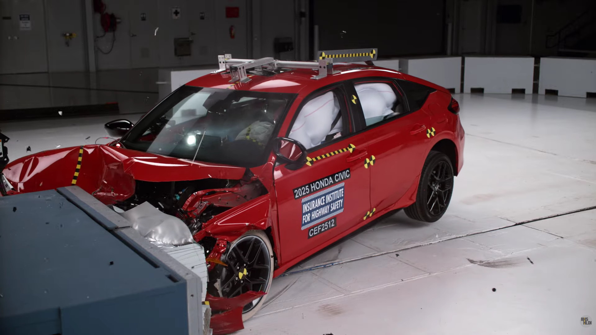 Внедорожники безопаснее компактных автомобилей? Что безопаснее при столкновении Honda Civic или CR-V