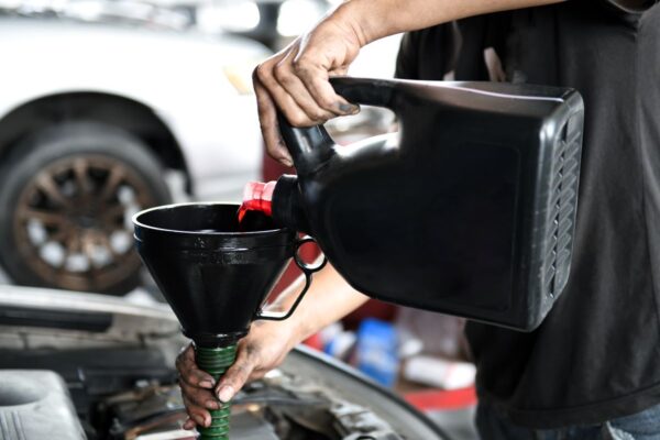Когда менять масло в электромобиле? Основные правила обслуживания и жидкости для замены