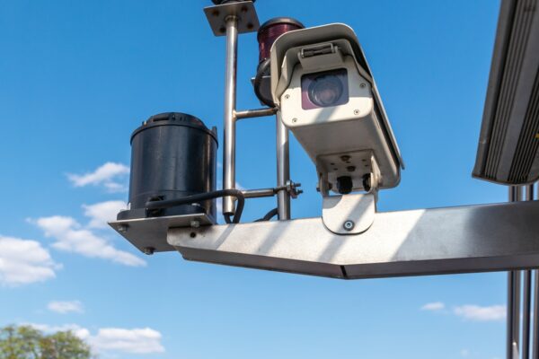 Эксклюзивное видео/Радары для определения средней скорости, изменения правил дорожного движения. IGPR объясняет, почему штрафа больше не избежать, если снизишь скорость на радаре