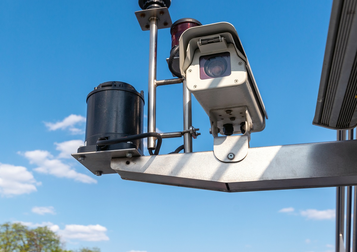 Эксклюзивное видео/Радары для определения средней скорости, изменения правил дорожного движения. IGPR объясняет, почему штрафа больше не избежать, если снизишь скорость на радаре