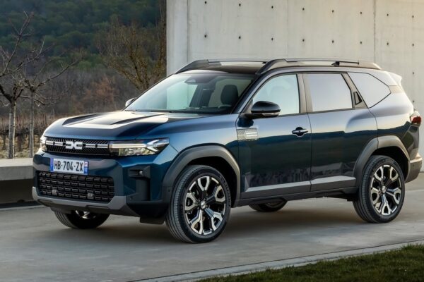 Видео / Тест Dacia Bigster Hybrid-G 150 в Румынии: отличная автономность и новые технологии