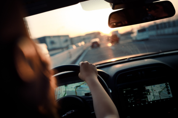 Драка на парковке: 50-летняя румынка положила мужчину в больницу в Сан-Марино. Он ударил его по лицу