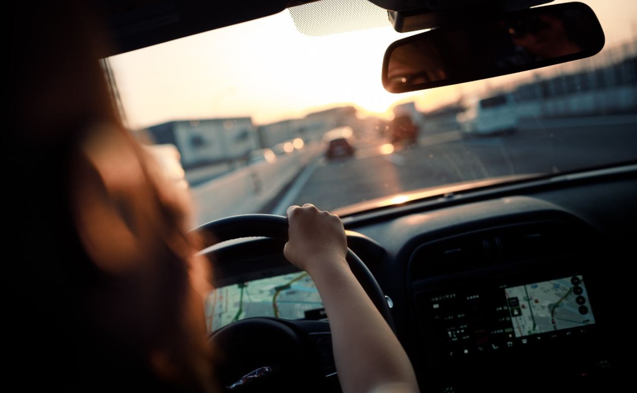 Драка на парковке: 50-летняя румынка положила мужчину в больницу в Сан-Марино. Он ударил его по лицу