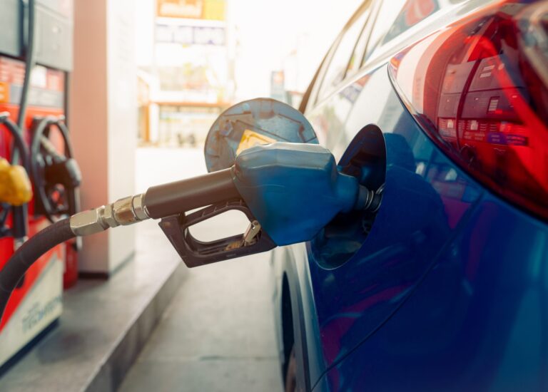 Распродажа на колонке перед Пасхой. Petrom снизил цены на дизельное топливо на 35 бани. Кто поднял цены?