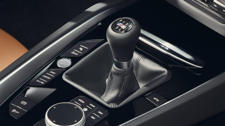 BMW присоединяется к Porsche и Subaru в развитии автомобилей с механической коробкой передач