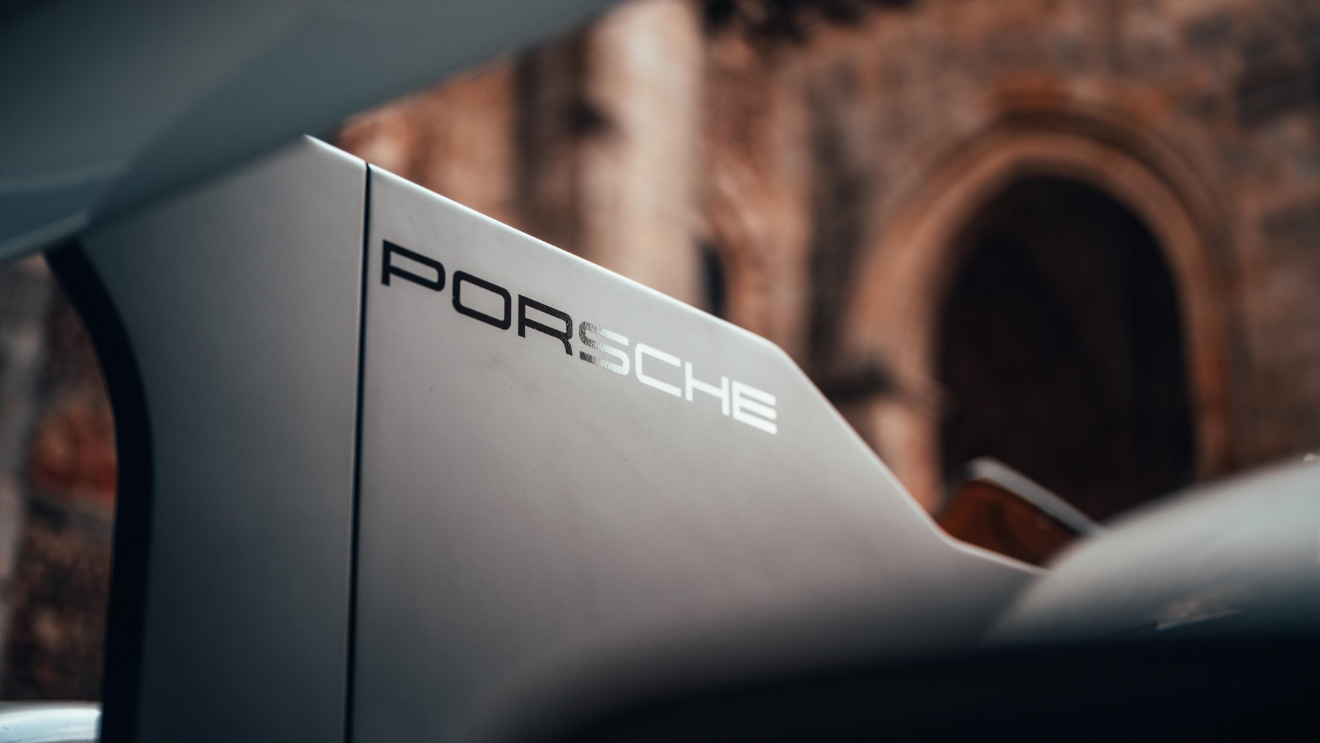 Продажи Porsche снова падают. Китайский рынок пострадал больше всего