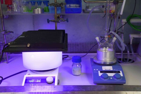 Химики из Кембриджа превращают кислоту из автомобильных аккумуляторов и трудно поддающийся переработке пластик в чистый водород