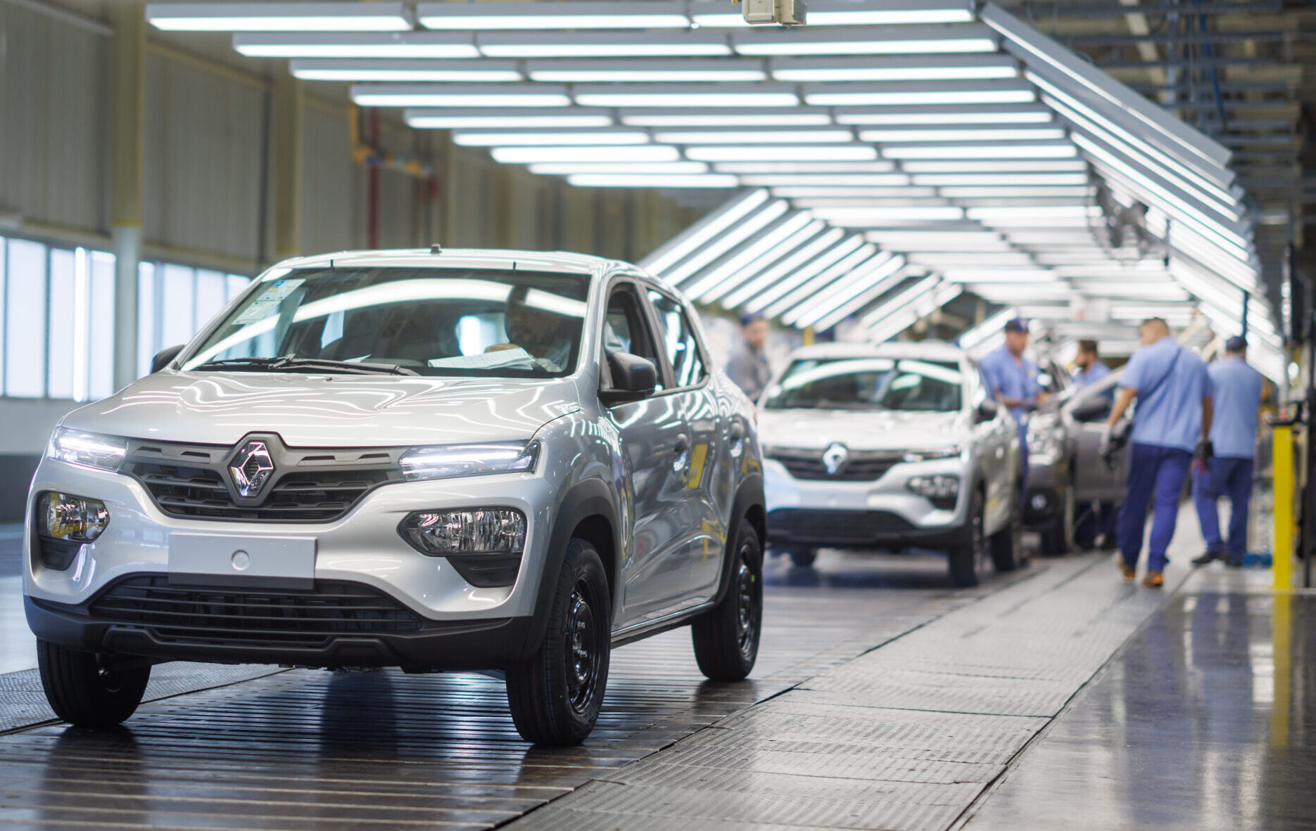 Renault проводит массовые увольнения, в том числе в Румынии. В ближайшие годы будут уволены около 2400 специалистов