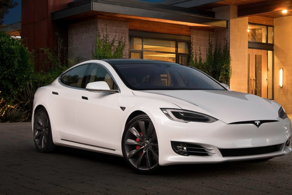 Он купил подержанную Tesla, чтобы сэкономить на топливе. Через 3 дня он получил счет за ремонт: 16 000 долларов.