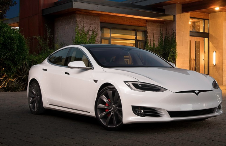 Он купил подержанную Tesla, чтобы сэкономить на топливе. Через 3 дня он получил счет за ремонт: 16 000 долларов.