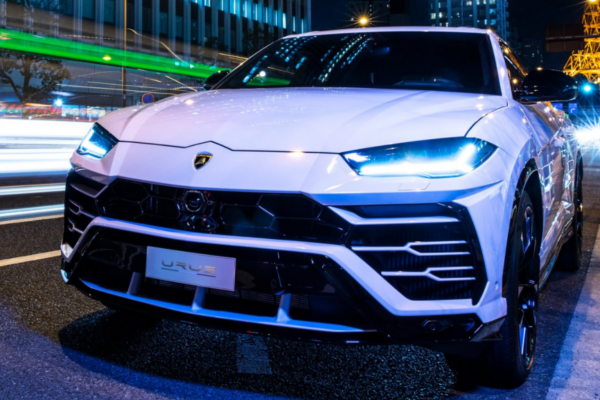 ANAF выставляет на аукцион два Ferrari и два Lamborghini по специальной цене онлайн. Сколько он просит за 4 суперкара?